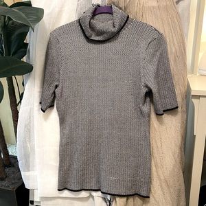 WHBM l Turtleneck sweater short sleeves